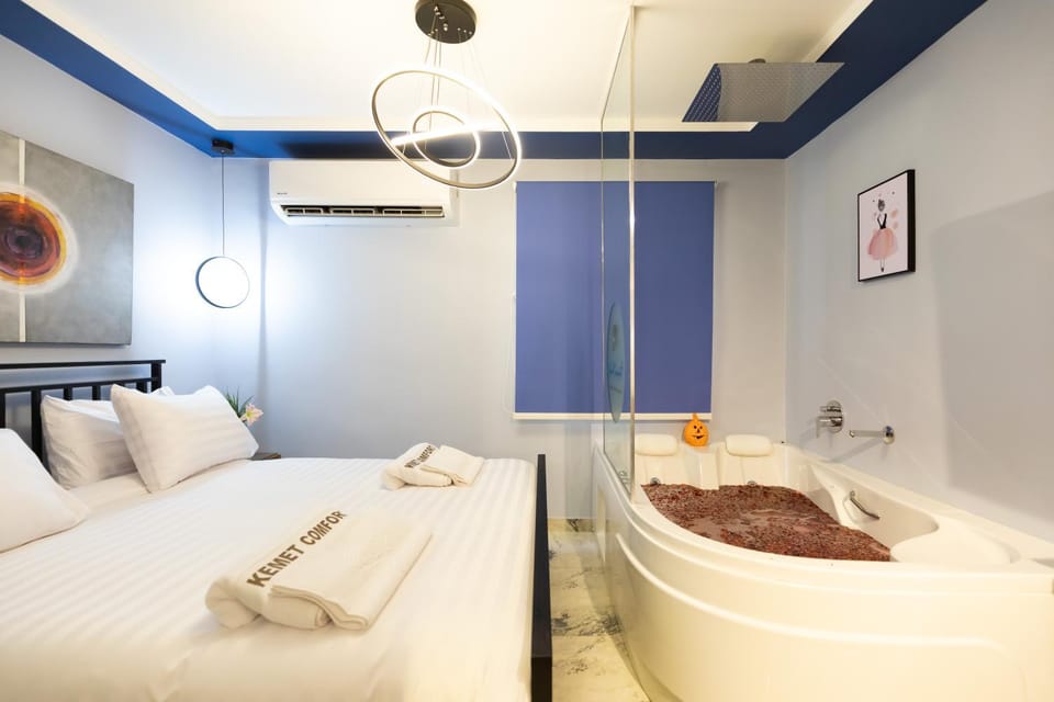 Bed, Bedroom, towels