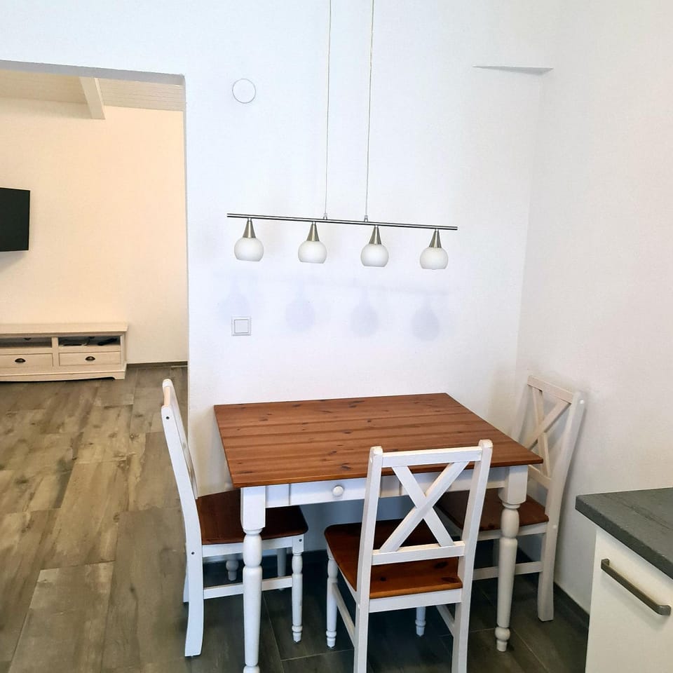 Kitchen or kitchenette, Seating area, Dining area