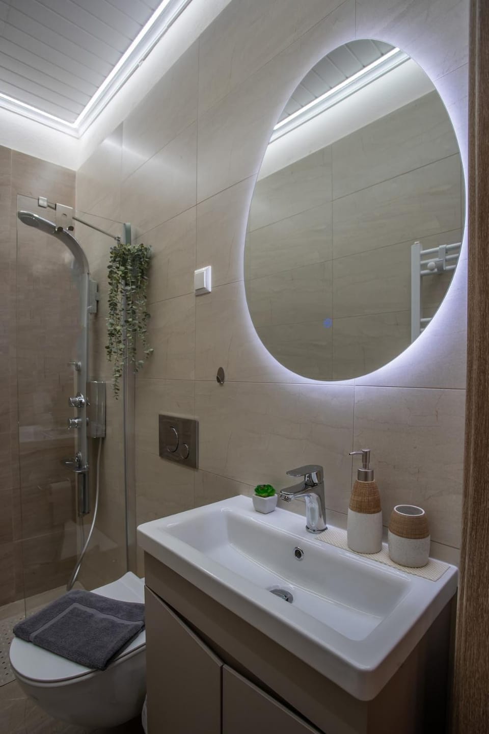 Shower, Toilet, Bathroom, towels