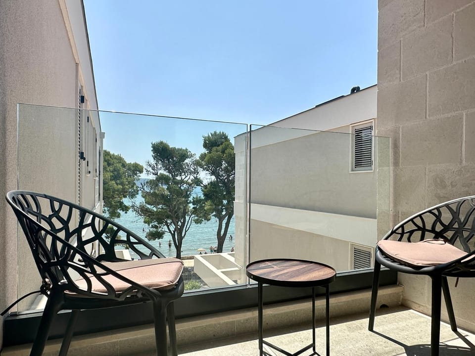 Day, Natural landscape, View (from property/room), Balcony/Terrace, Seating area, Sea view