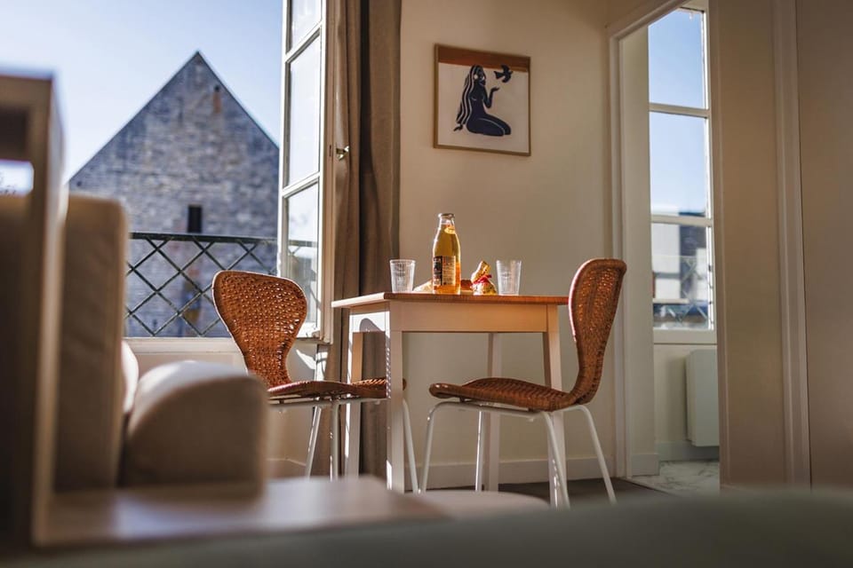 Seating area, Dining area