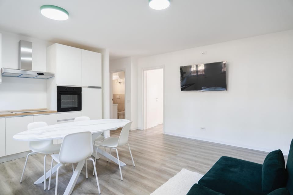 TV and multimedia, Kitchen or kitchenette, Living room, Seating area, oven