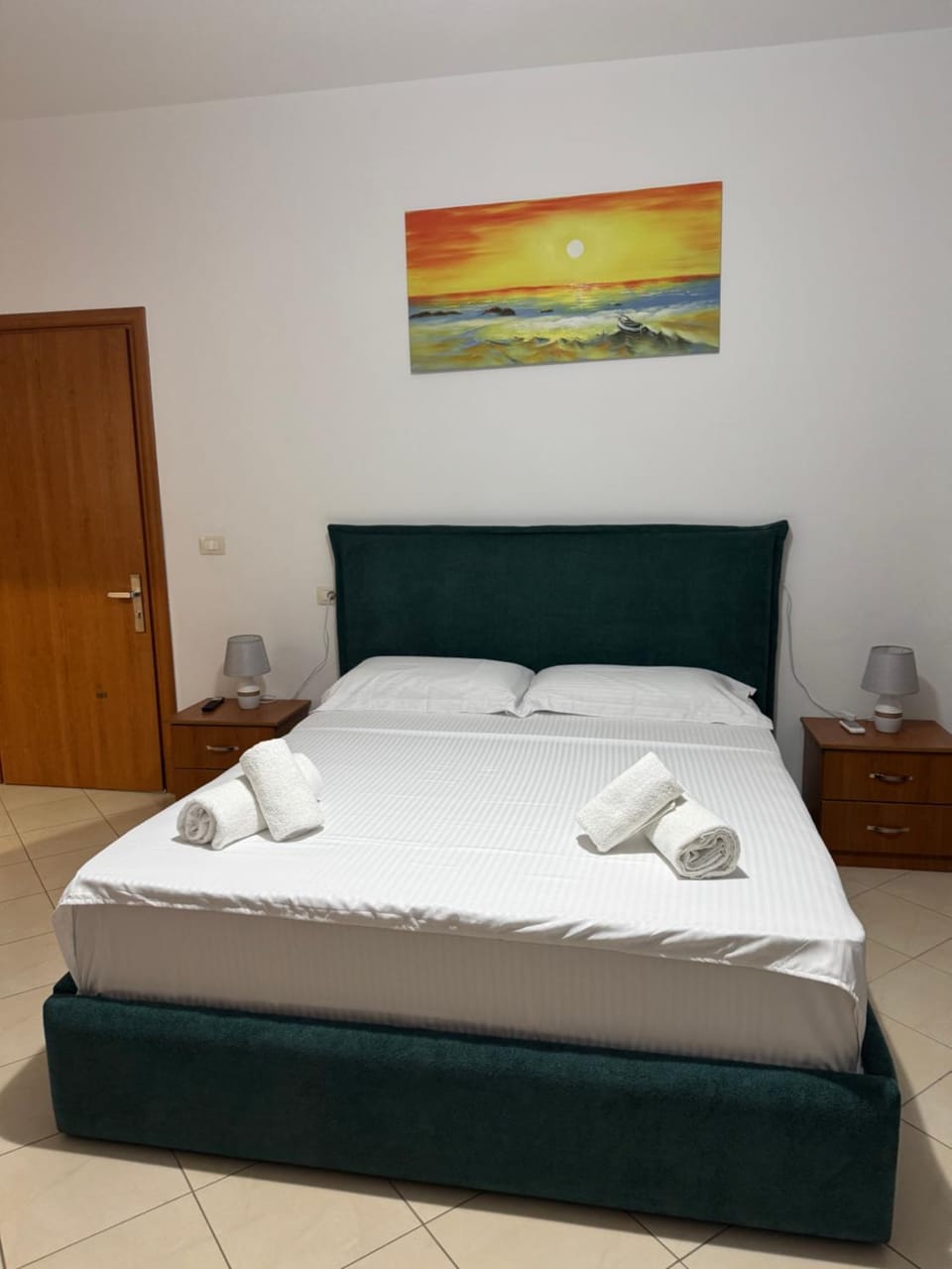 Bed, Bedroom, towels