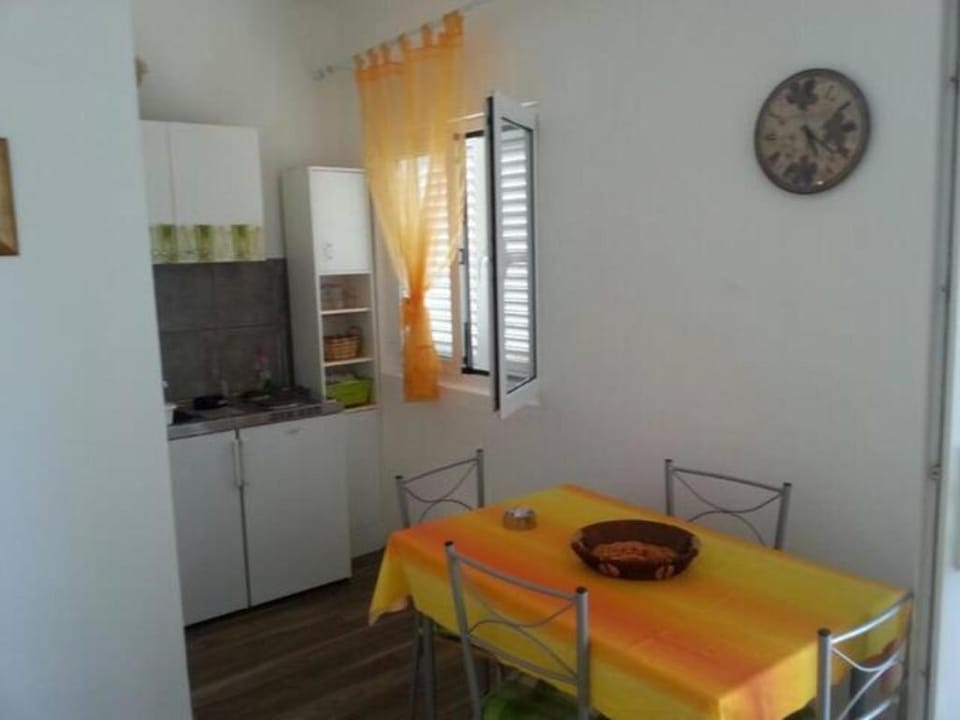 Under the Fig tree Apartment in Tisno