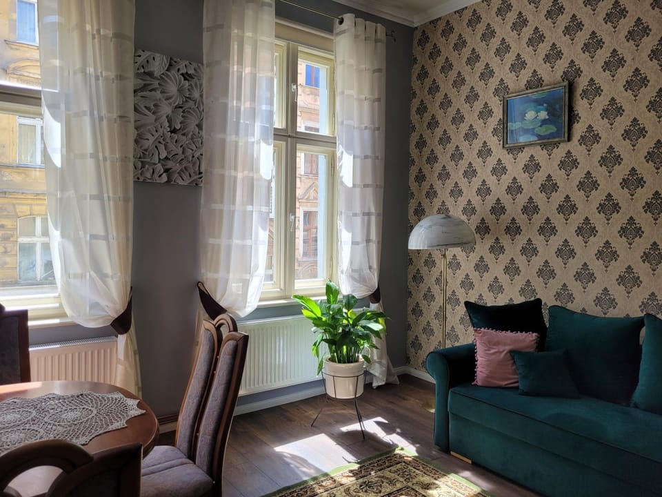 Living room, Photo of the whole room, Seating area, Bedroom