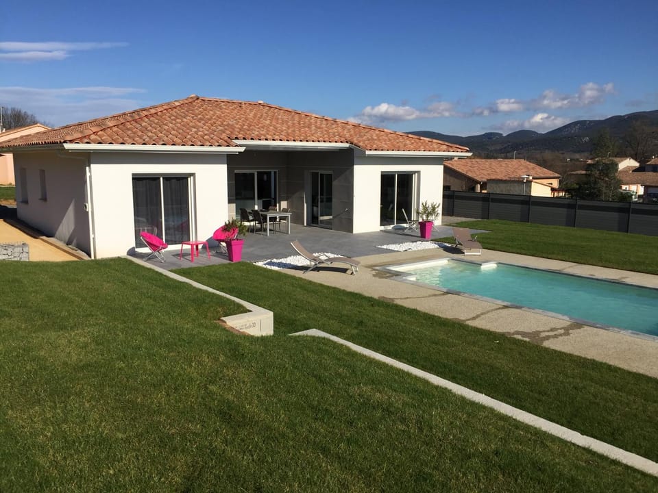 Les Amandiers House in Vallon-Pont-d'Arc