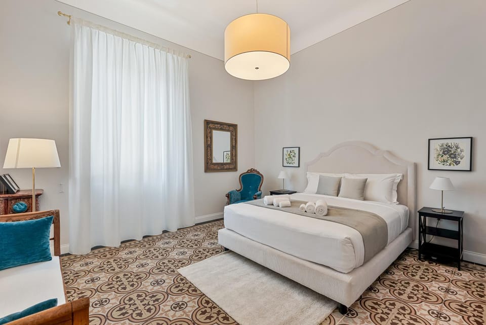 GOLDEN LUXE - 4 suites, frescoes and garden Apartment in Florence