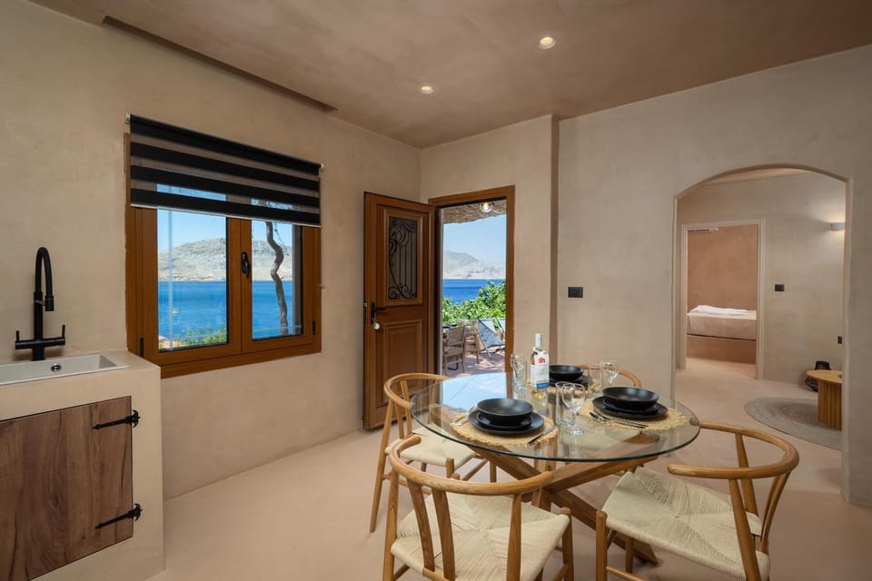 Kitchen or kitchenette, Seating area