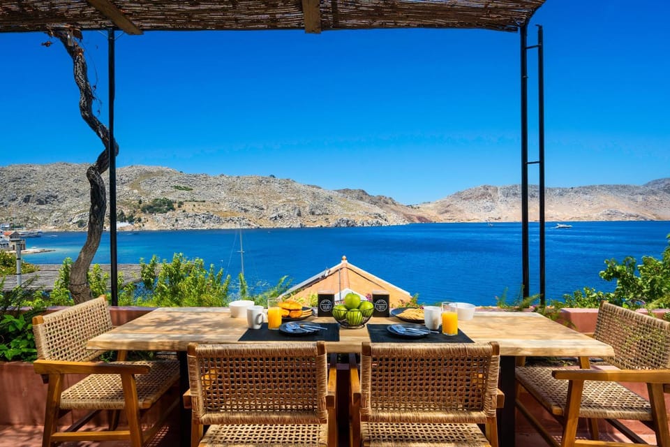 Seating area, Dining area, Sea view