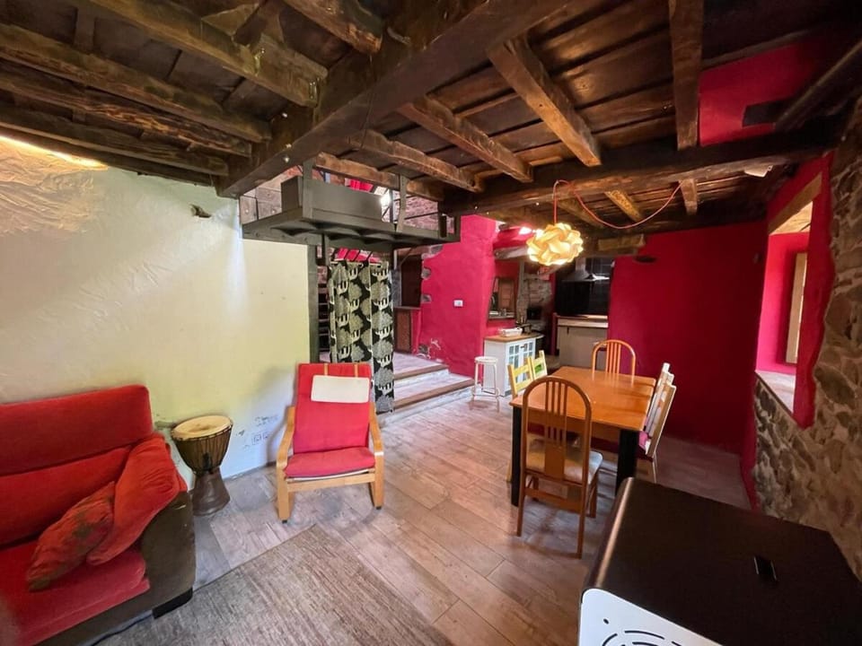 La Casa Roja de Quirós Chalet in Asturias