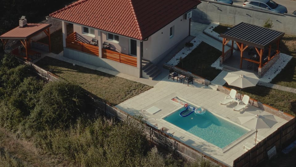 Property building, Garden view, Pool view, Swimming pool, sunbed