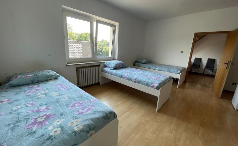 Bed, Photo of the whole room, Bedroom, internet