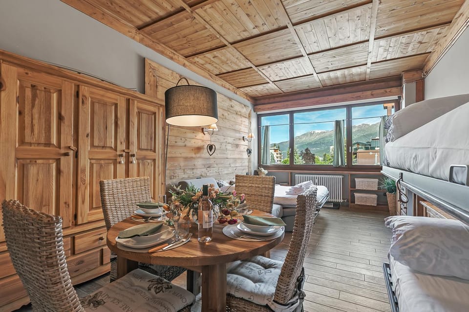 Living room, Dining area
