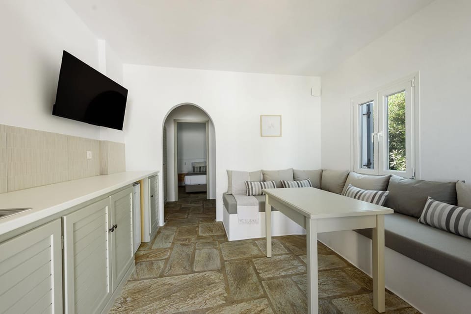 TV and multimedia, Seating area, Dining area
