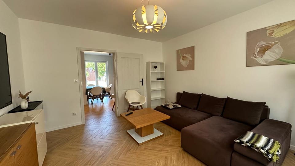 Communal lounge/ TV room, TV and multimedia, Living room, Seating area