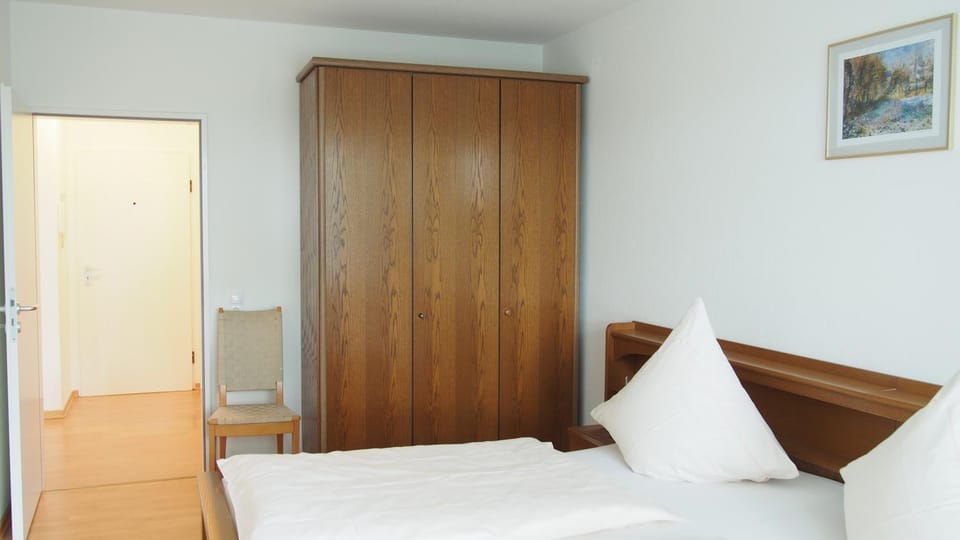 Bed, Bedroom, wardrobe