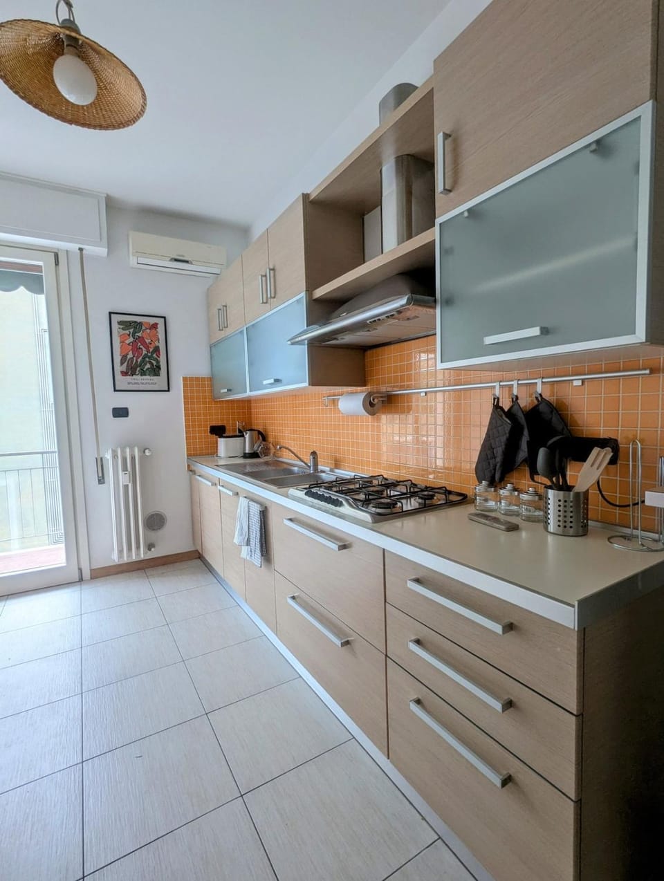 Kitchen or kitchenette, dishwasher, stove