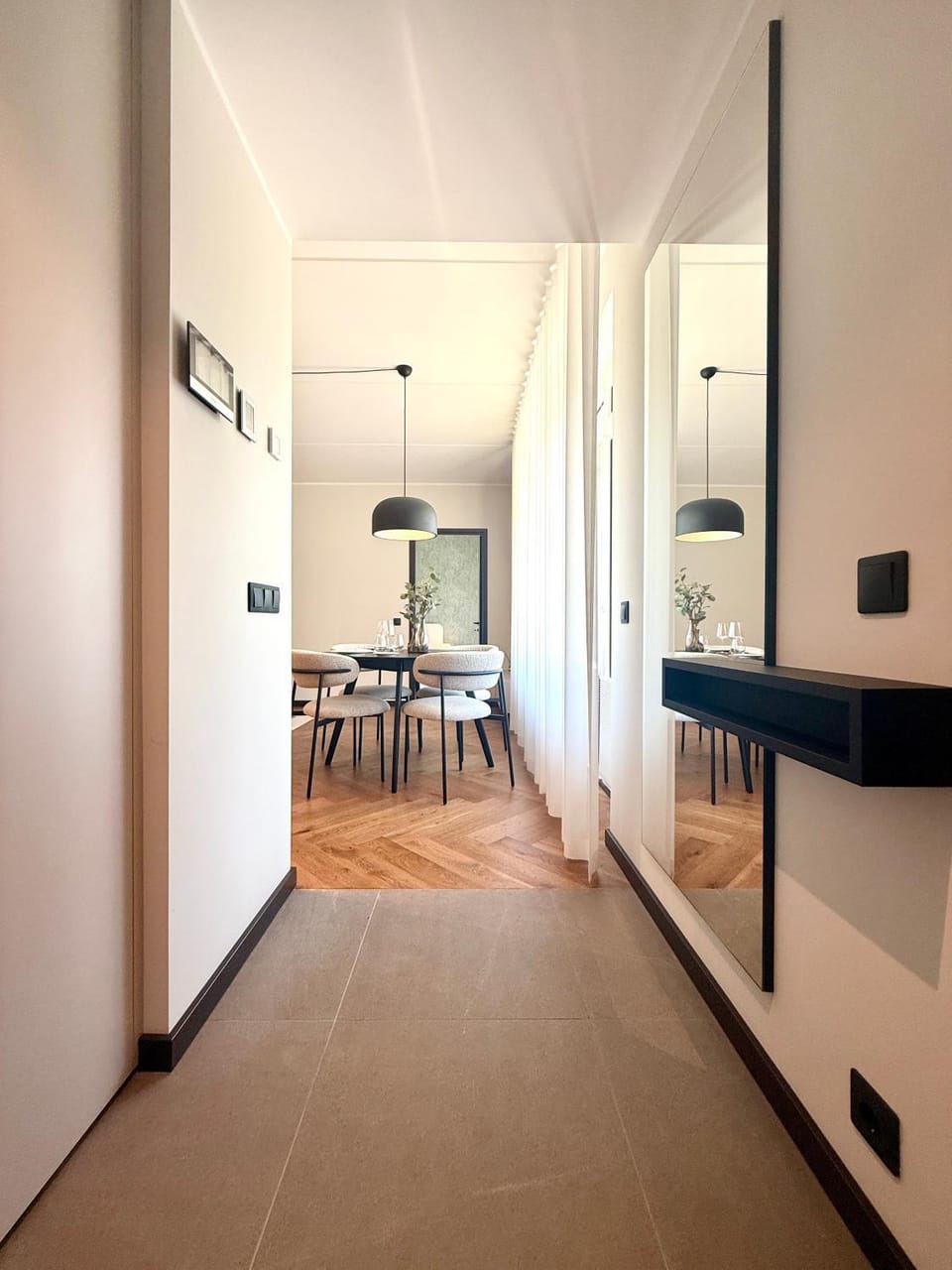 Facade/entrance, wardrobe