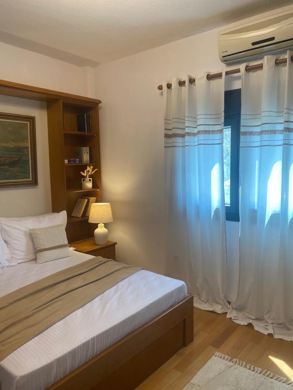 Bedroom, air conditioner