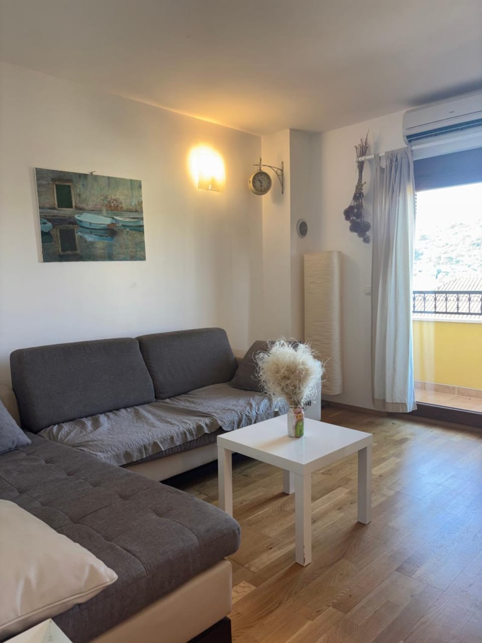 Living room, air conditioner