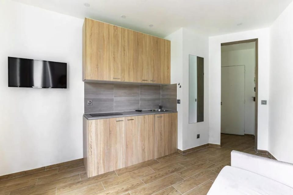 Bed, TV and multimedia, Kitchen or kitchenette, Photo of the whole room, Bedroom