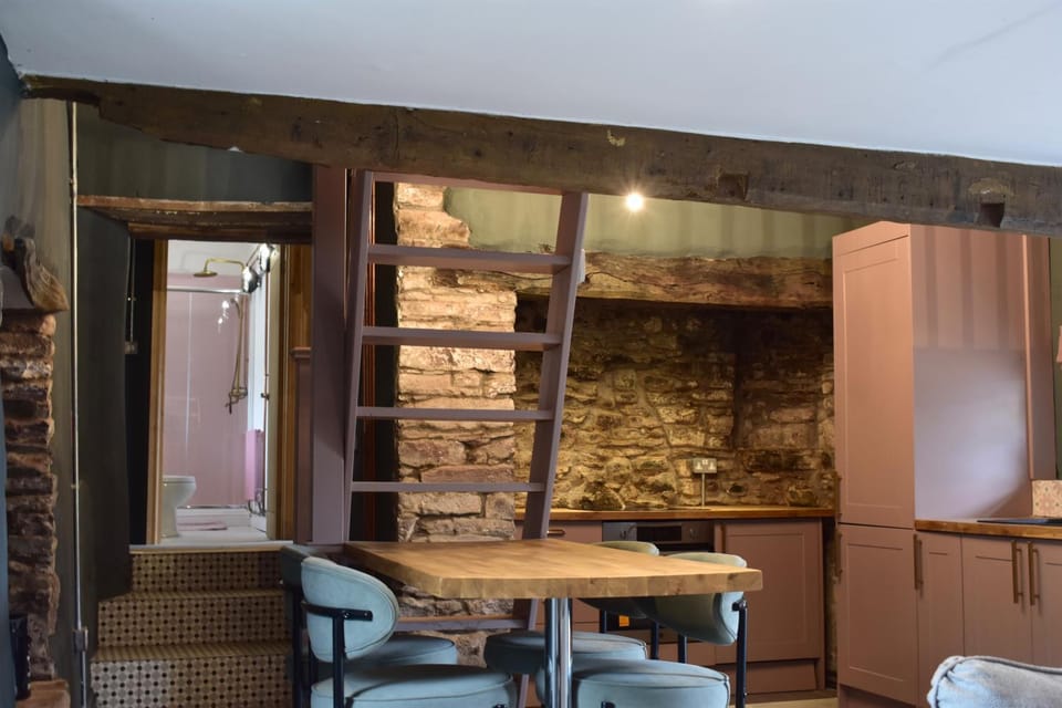 Kitchen or kitchenette, Seating area, Dining area, acessibility