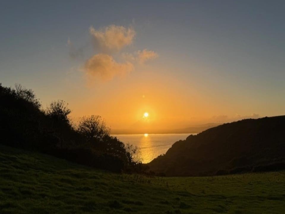 Ty Llaeth 2-Bed Cottage Sleeps 4 Pet Friendly House in Llansteffan
