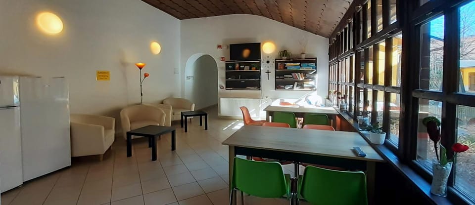 Restaurant/places to eat, Communal lounge/ TV room, Kitchen or kitchenette, Lounge or bar, On site, Meals, Breakfast, Lunch, Dinner