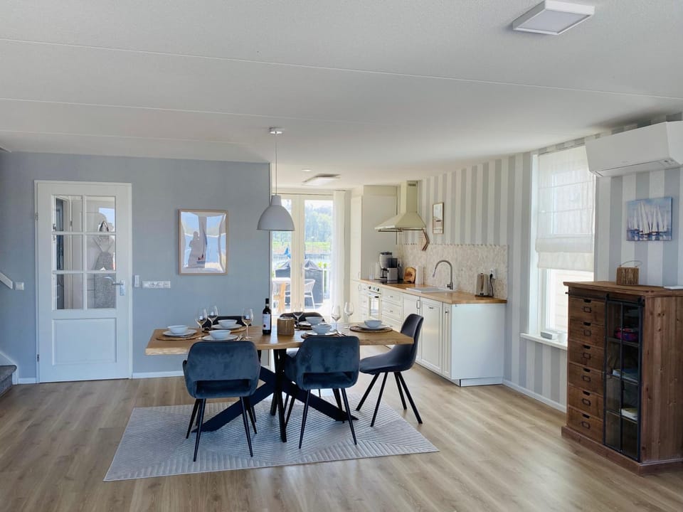 Kitchen or kitchenette, Dining area, pet friendly
