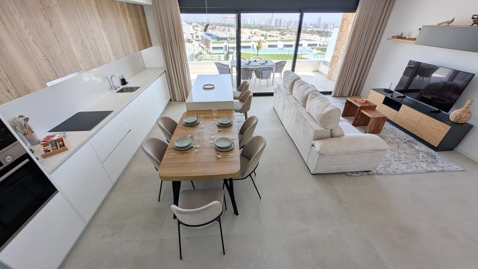 TV and multimedia, Kitchen or kitchenette, Living room, Dining area