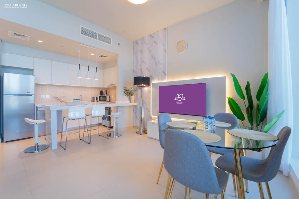 Kitchen or kitchenette, Living room, Seating area, Dining area, minibar, oven, pet friendly, stove, toaster