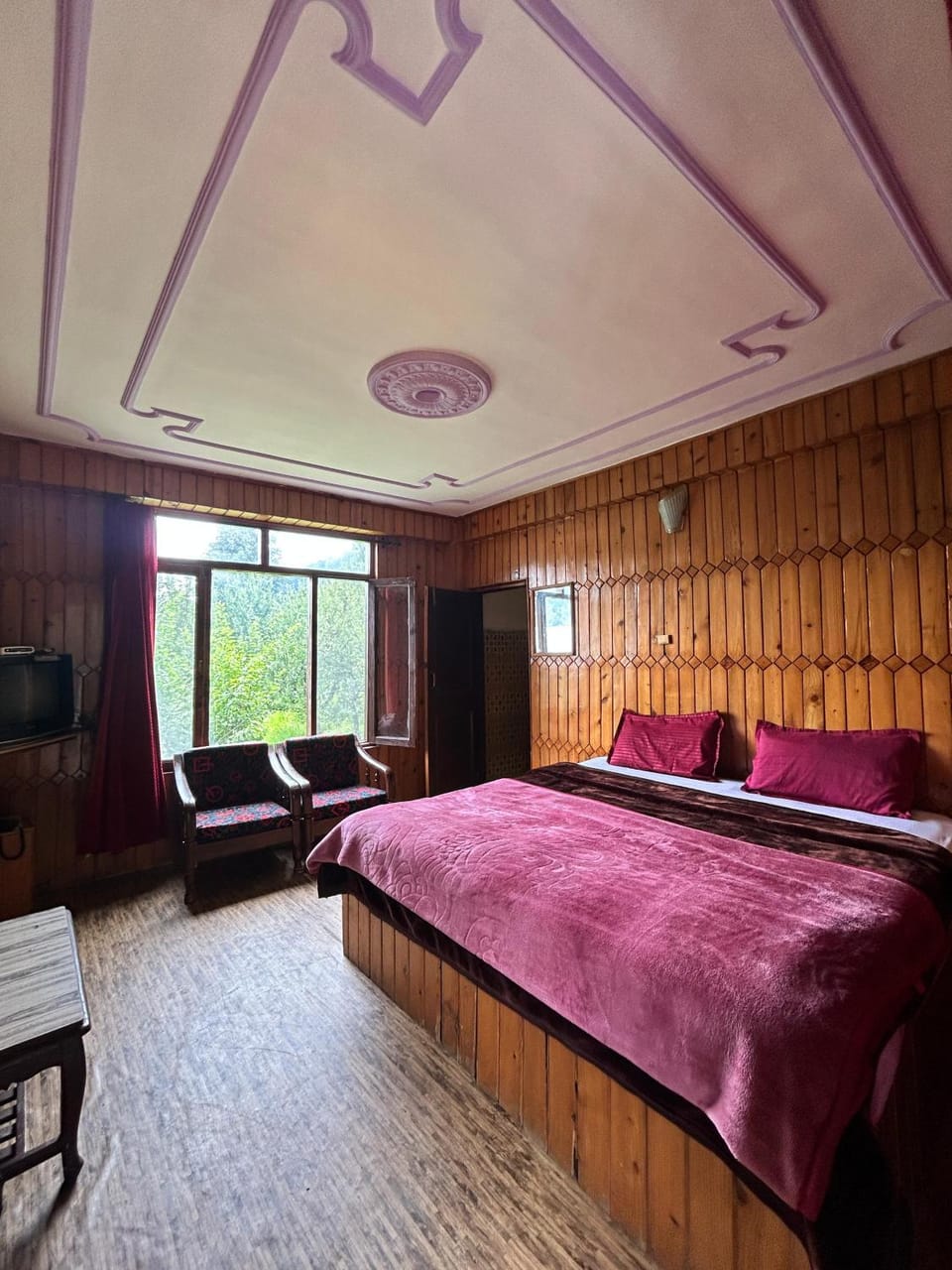 Photo of the whole room, Bedroom