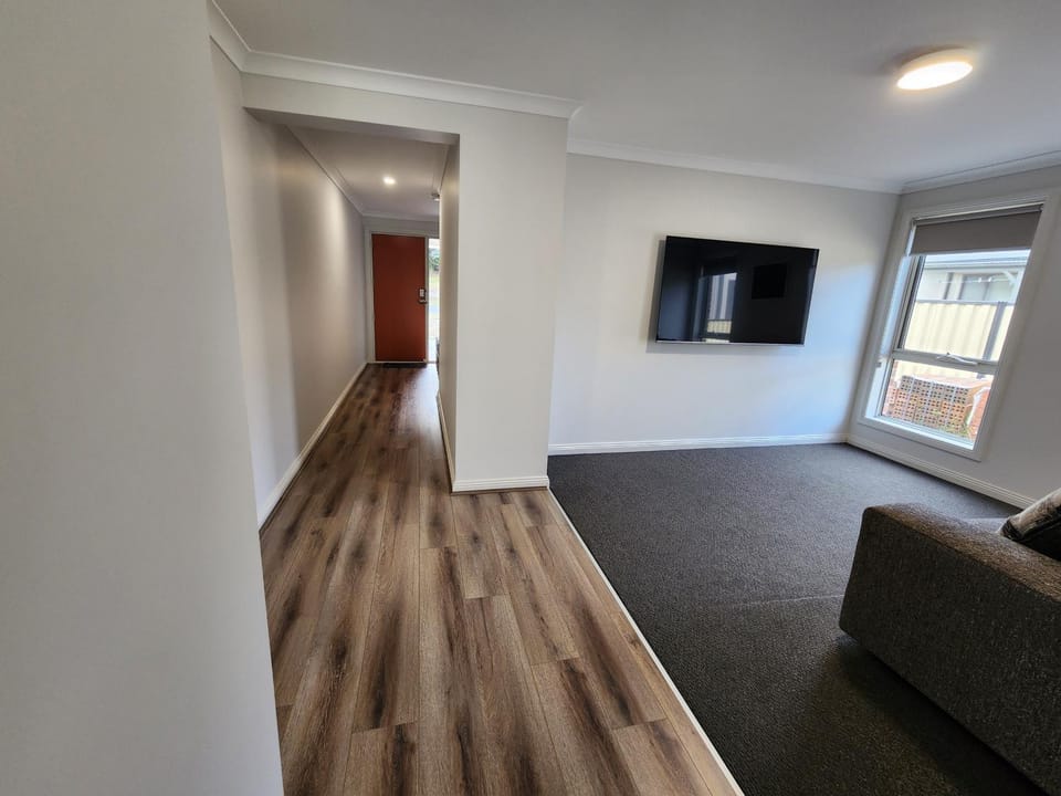 Communal lounge/ TV room, TV and multimedia, Living room, Seating area, Evening entertainment