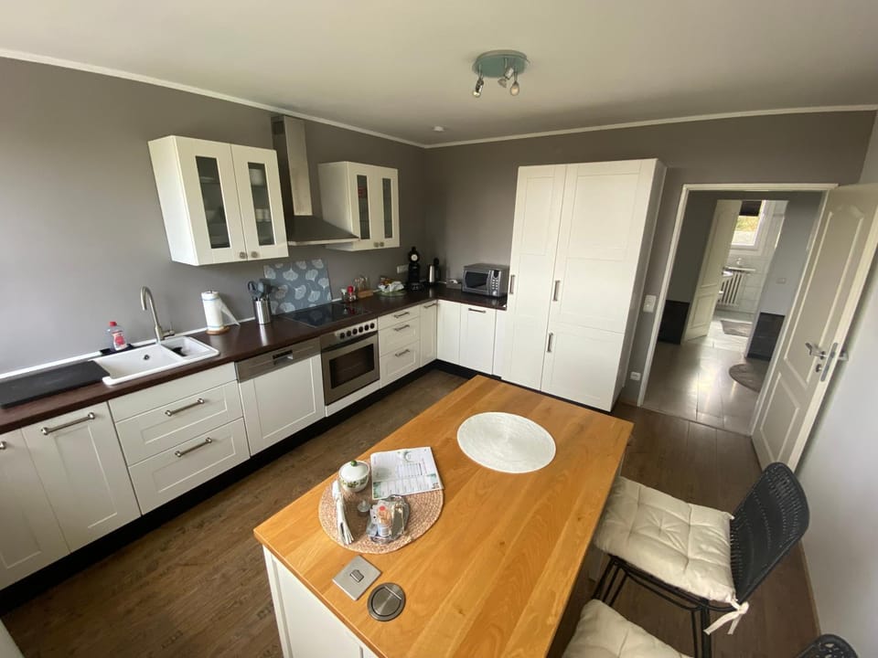 Kitchen or kitchenette, Dining area, dishwasher, stove, kitchen