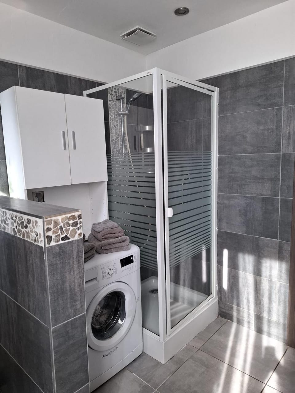 Bathroom, washing machine