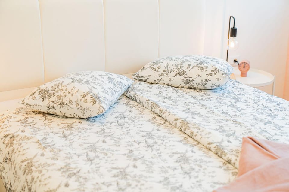 Bed, Bedroom, heating