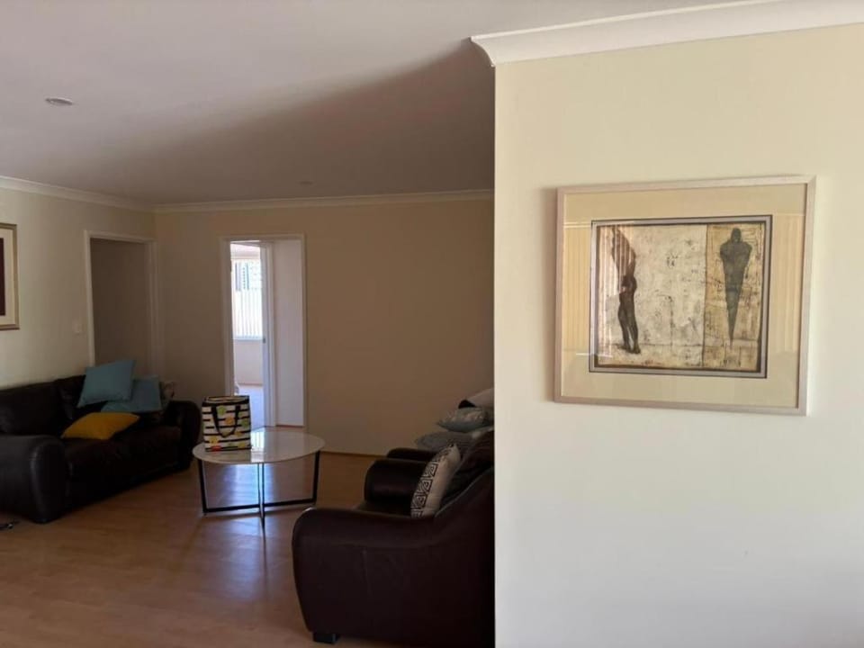 Jandakot Rooms or whole house House in Perth