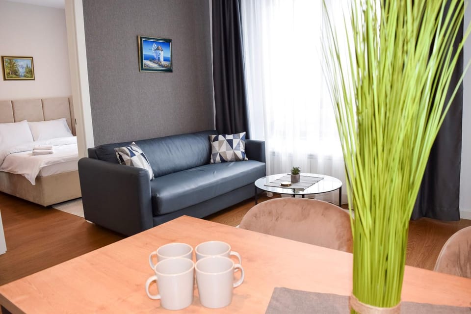 Living room, Food and drinks, Bedroom, Guests, Breakfast, Lunch