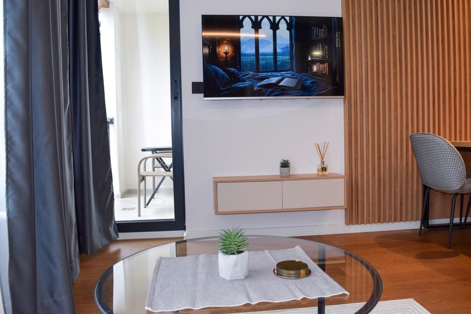 TV and multimedia, Living room, Seating area, Dining area