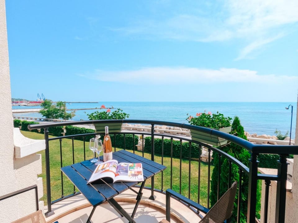 Natural landscape, Garden, Balcony/Terrace, Sea view