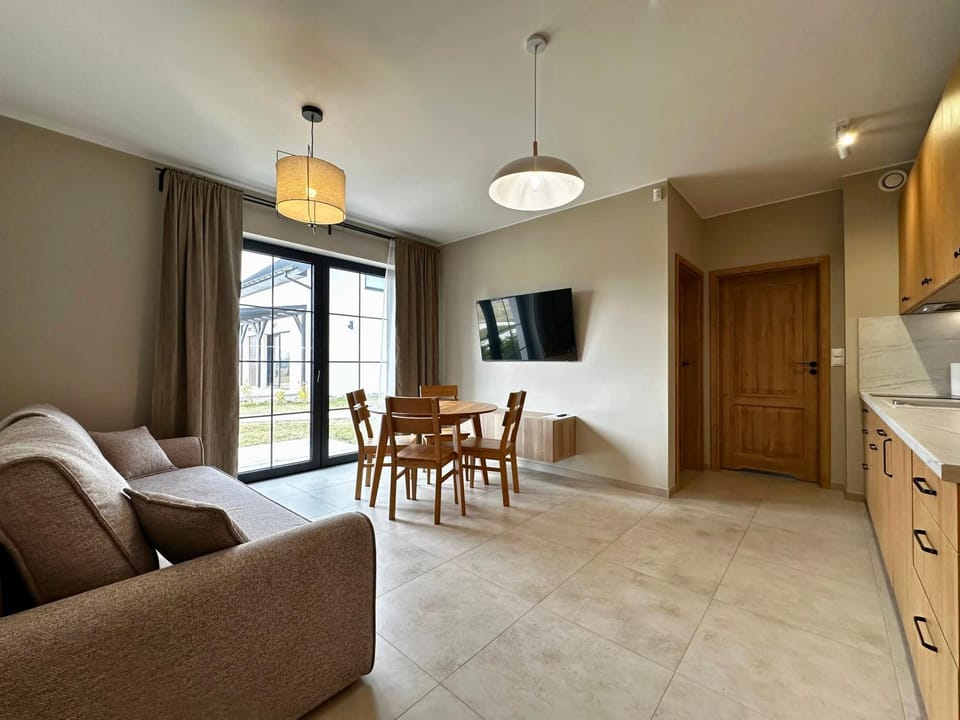 TV and multimedia, Kitchen or kitchenette, Living room, Seating area, Dining area