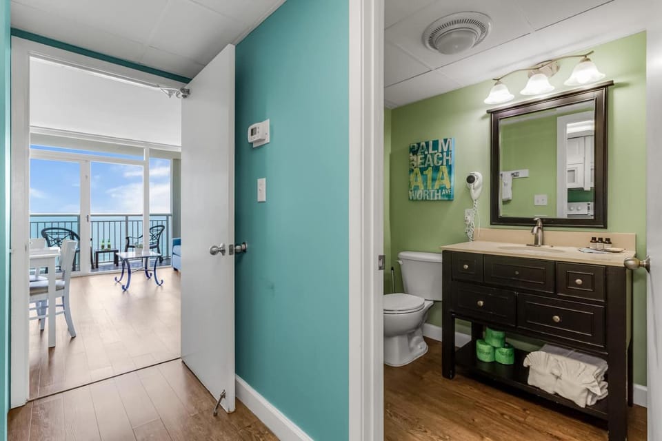 Crown Mare by StayMareni - Oceanfront King Suite Apartment in Myrtle Beach