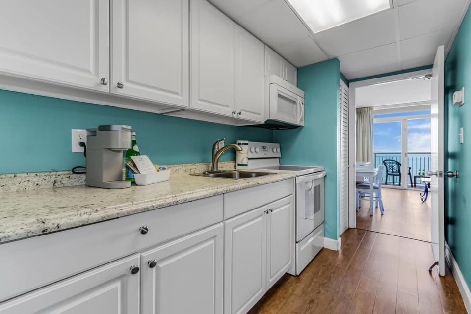Crown Mare by StayMareni - Oceanfront King Suite Apartment in Myrtle Beach
