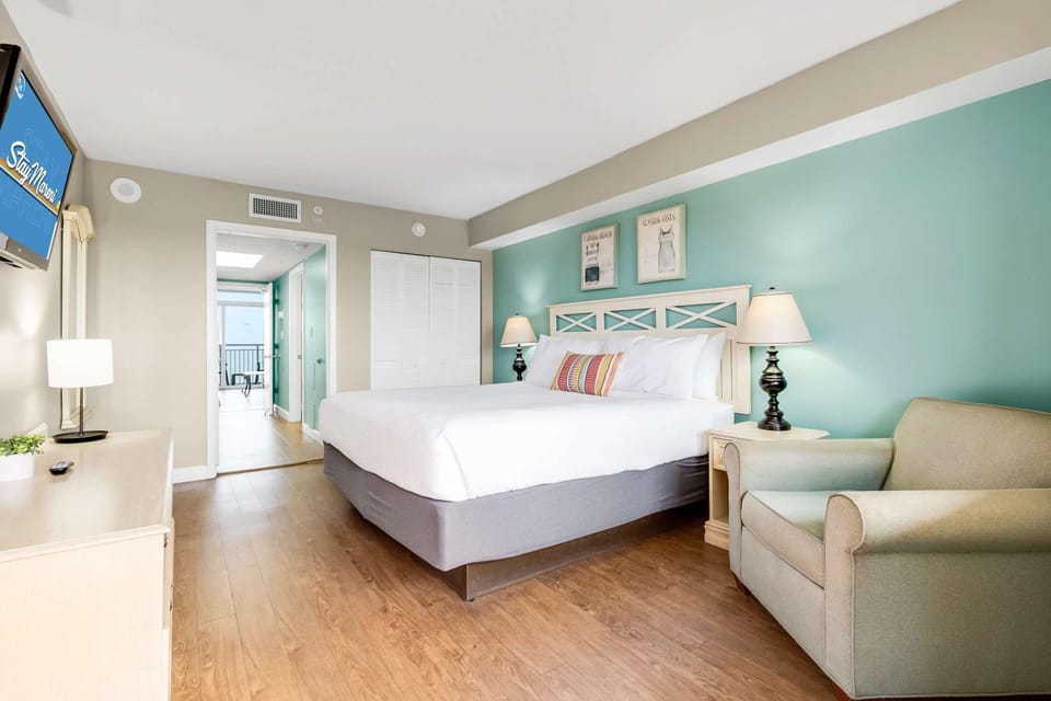 Crown Mare by StayMareni - Oceanfront King Suite Apartment in Myrtle Beach