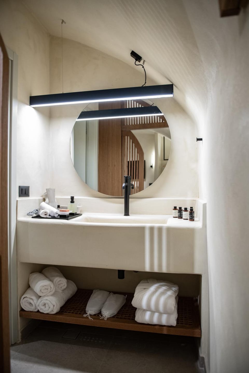 Bathroom, towels