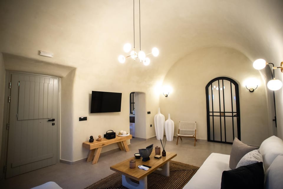 Communal lounge/ TV room, TV and multimedia, Living room, Seating area