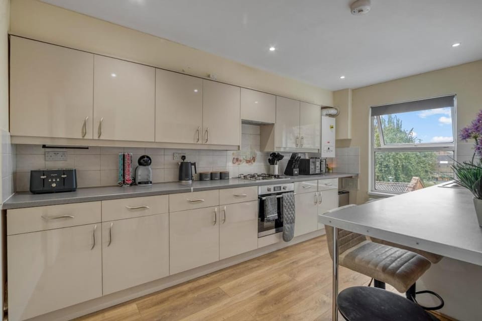 Parkside 3 Bed Apartment Hackney Apartment in London Borough of Hackney
