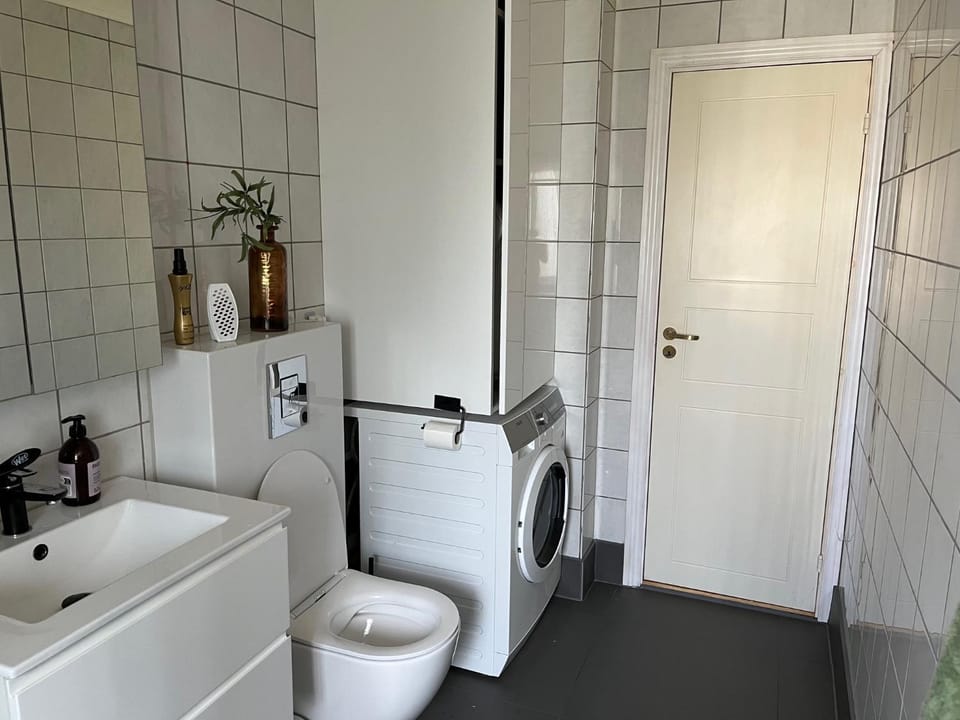 Bathroom, washing machine