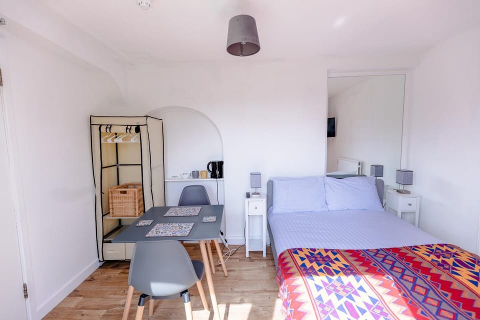 Bed, Living room, Photo of the whole room, Seating area, Bedroom, furniture