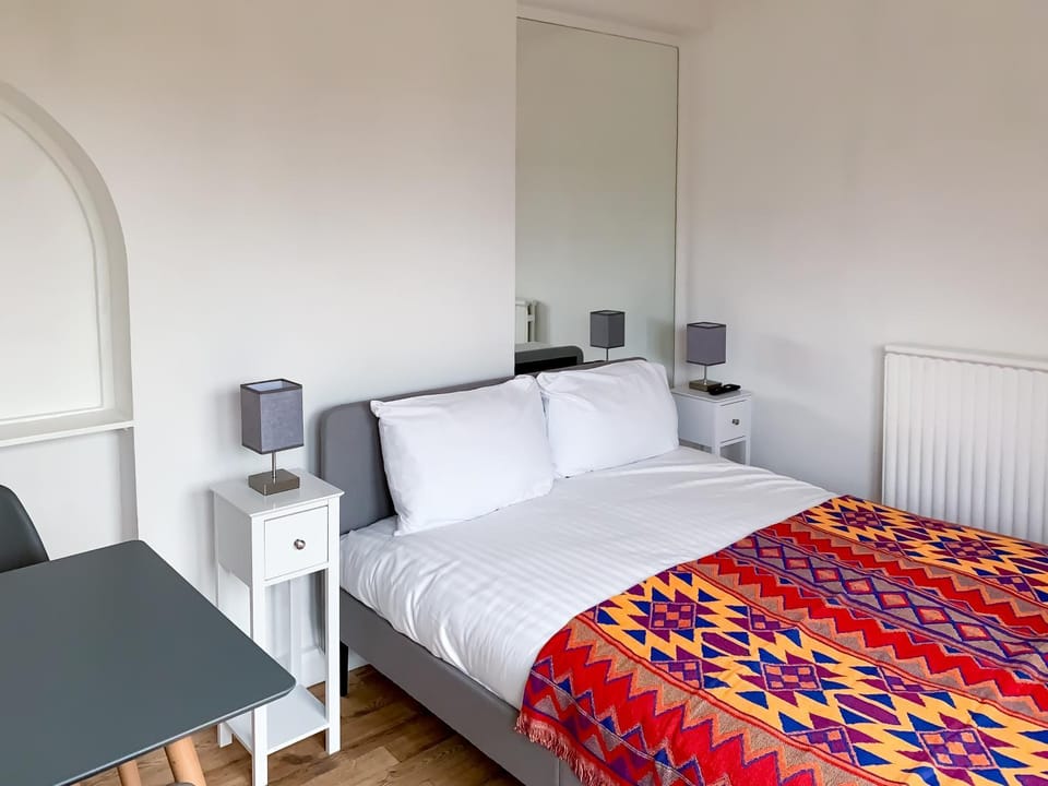 Bed, Photo of the whole room